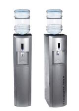 Waterdispenser mit Gallonen